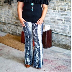L&B PLUS SIZE snakeskin print flare leg XL 2X 3X
